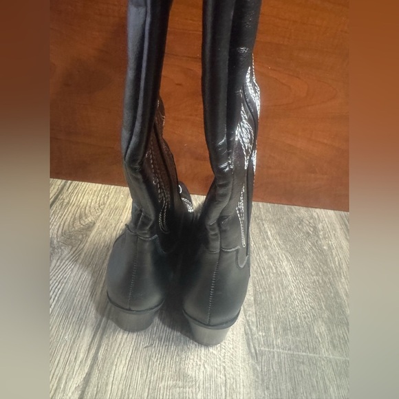 Black Western Cowboy Boots with White Stitching - Picture 7 of 11